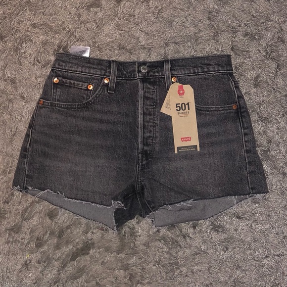 Levi’s 501 Shorts - Picture 3 of 4